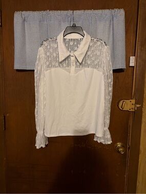 SHEIN White Lace Yoke Button-Down Blouse